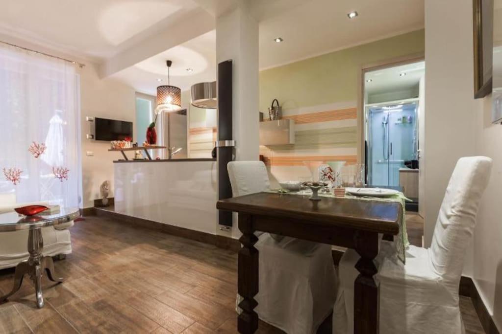 Lily'S - Near Harbor And Downtown With Terrace - Italy Flat Vacation Apartment Генуа Екстериор снимка