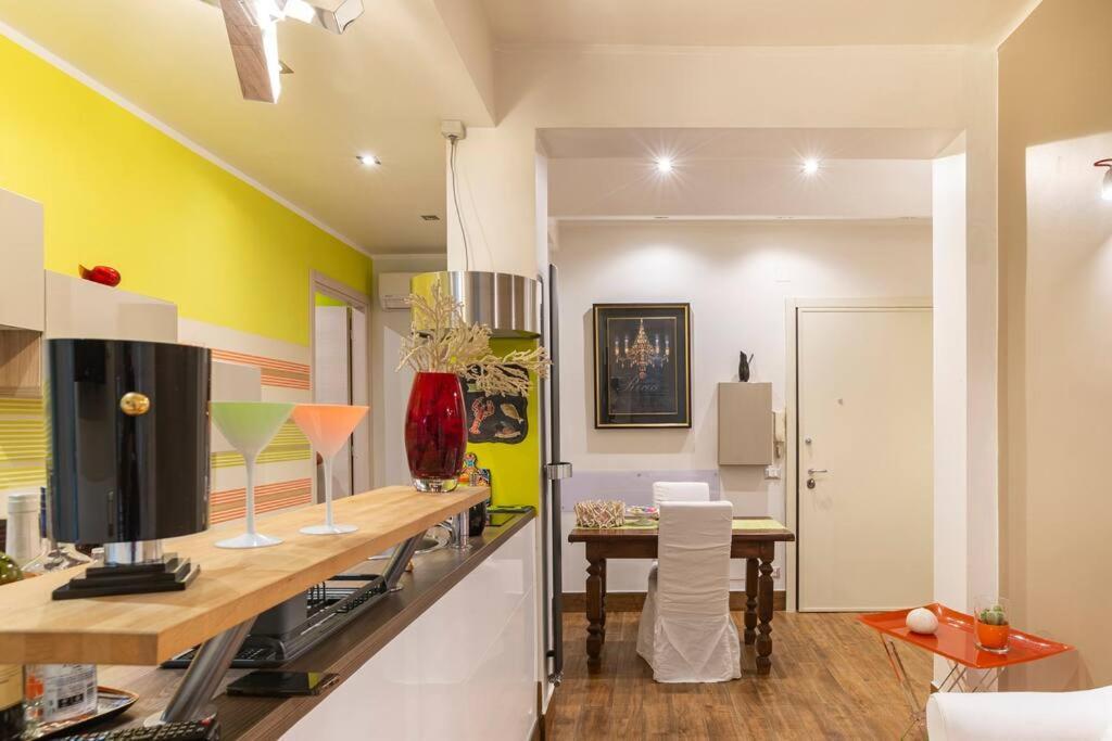 Lily'S - Near Harbor And Downtown With Terrace - Italy Flat Vacation Apartment Генуа Екстериор снимка